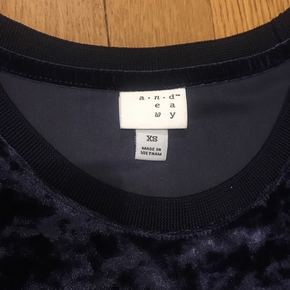 Navy crushed velvet short sleeve - Picture 2 of 4